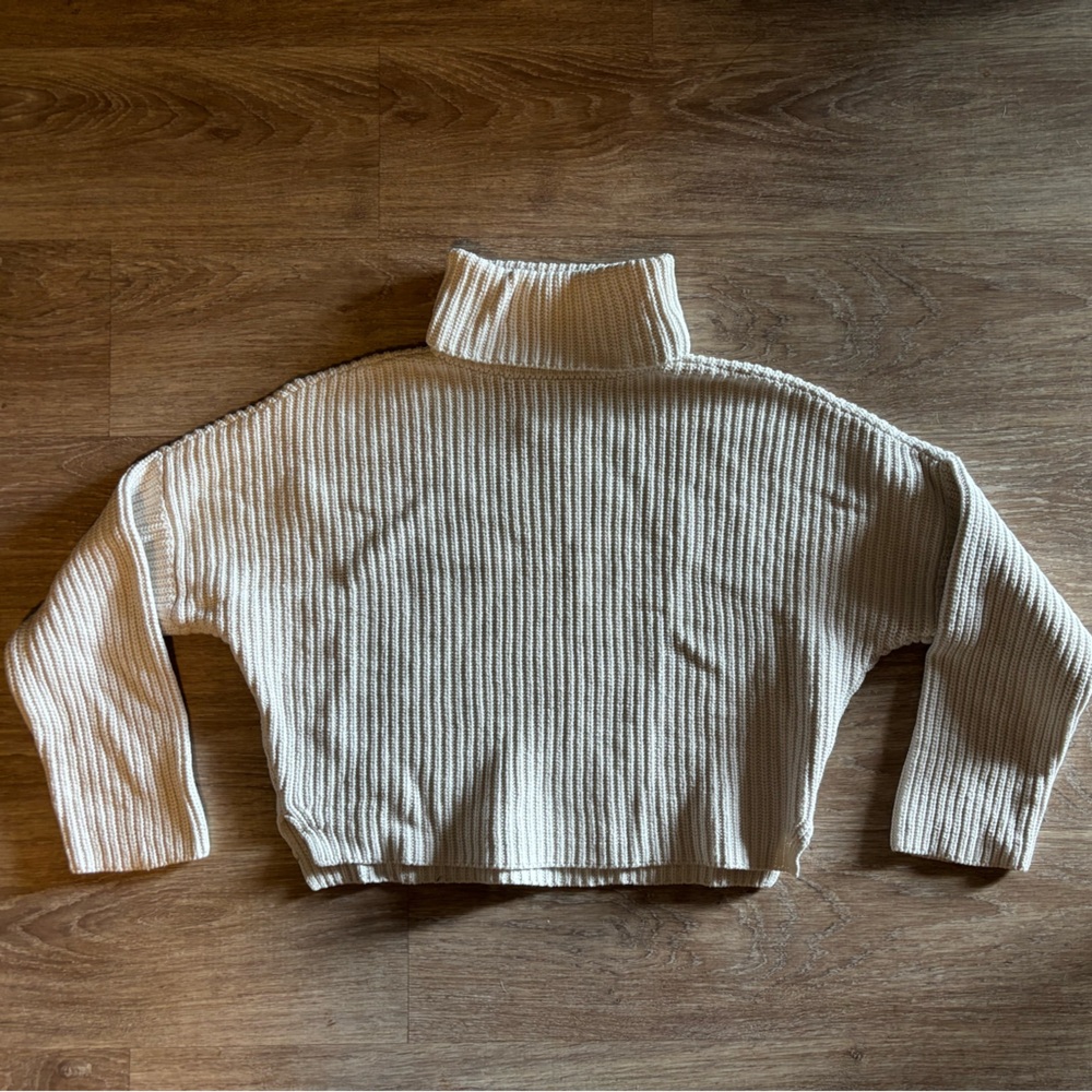 Abercrombie & Fitch Cream Chunky Rib Knit Cropped Sweater